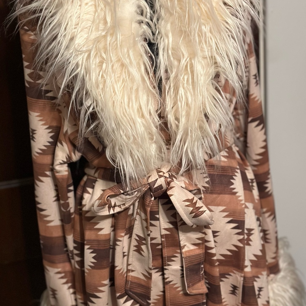 Rio Grande Royale Fur-trimmed Aztec Coat NWOT - Picture 6 of 8